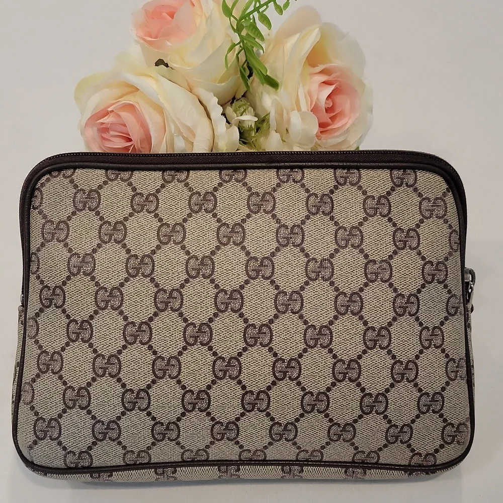 Authentic Gucci pouch - Picture 2 of 9